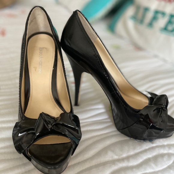 Black pumps - Picture 2 of 2